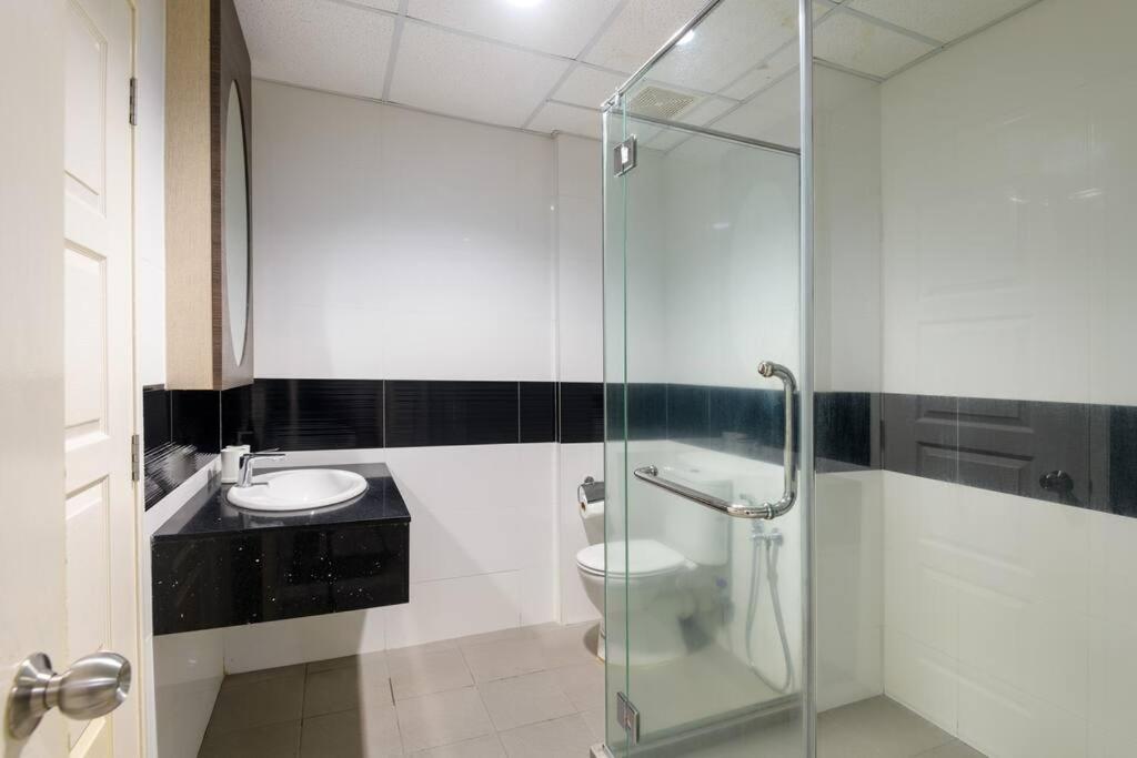 Appartamento 2R1B/Seaview Tropical /1~8Pax/Gurney Mansion One George Town Esterno foto